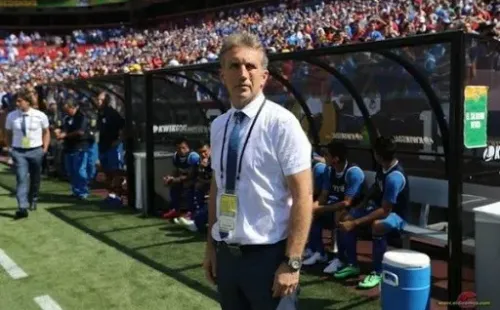 El Salvador al mando de Roca consiguió 5 victorias, 5 empates y 11 derrotas.