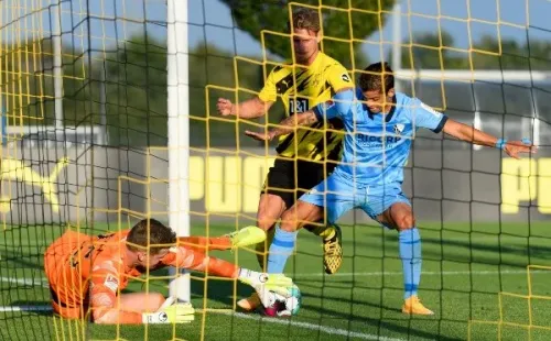 Cristian Gamboa en la victoria de Bochum contra Borussia Dortmund (Foto: Getty)