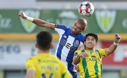Jonathan Rubio se destacó en el encuentro del Tondela contra el Porto FC.