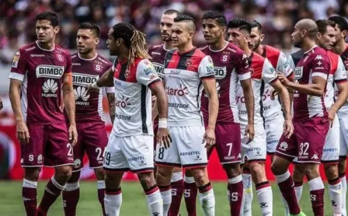 Alajuelense – Saprissa, la rivalidad más importante del fútbol costarricense.