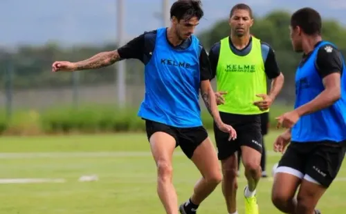 Bryan Ruiz y Álvaro Saborío entrenando con Alajuelense. (Foto: Twitter / Alajuelense)