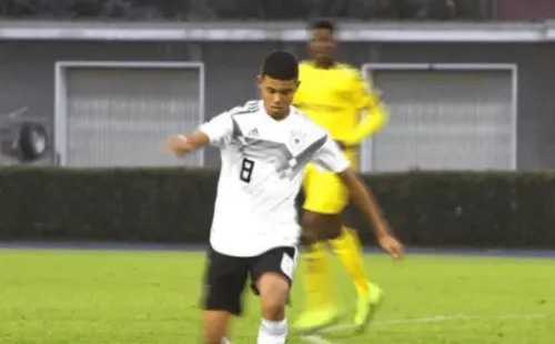 Posadas estuvo convocado en la U-15 y U-16 de Alemania en el 2019 y 2020.