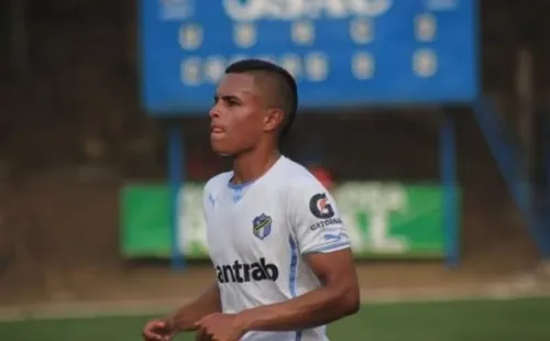 Rabré tuvo un corto paso por Comunicaciones antes de emigrar. (Facebook)