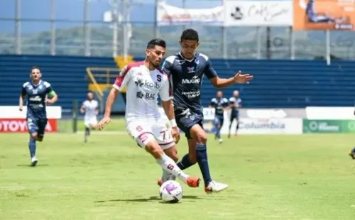 Saprissa y Cartaginés jugarán un partido que se antoja bastante parejo.
