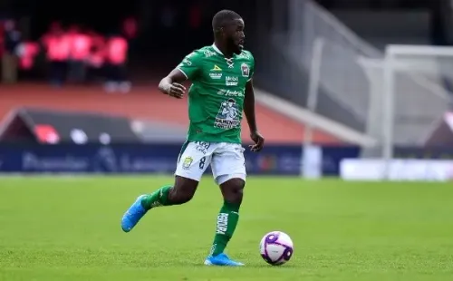 Joel Campbell jugando con el León. Foto: Twitter / León