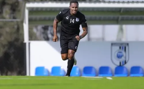 Antonio Valencia con el Querétaro. Foto: Twitter / Querétaro