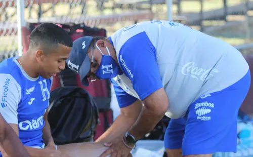 Rigoberto Rivas en el entrenamiento de la H sub-23 (Foto: Fenafuth)