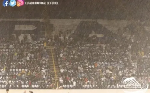 El recuerdo al que avoca Juan Vita: la gente presente en el empate ante Guatemala (Foto: Fenifut)