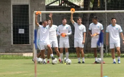 Rubio Rubín se divertió con sus compañeros en la práctica. (Foto: Fedefut)