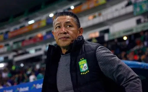 Ignacio Ambriz dirigiendo al León / Foto: Getty