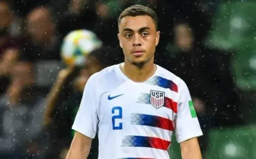 Sergiño Dest con la camiseta de Estados Unidos / Foto: Getty