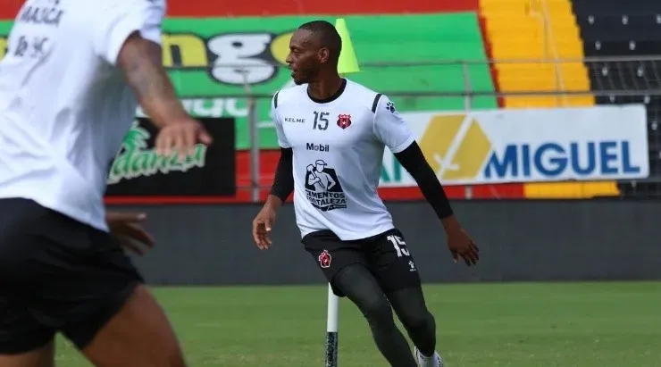 Díaz deja Alajuelense después de dos temporadas. (@LDA)