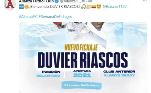 Duvier Riascos siendo presentado en Alianza