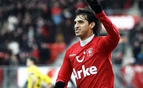 Bryan Ruiz con la camiseta delFC Twente