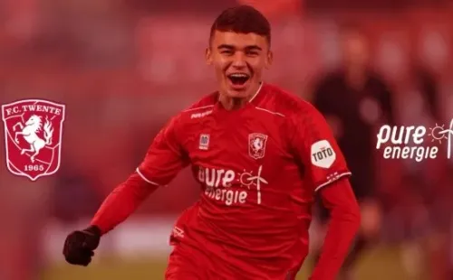 Manfred Ugalde con la camiseta delTwente FC