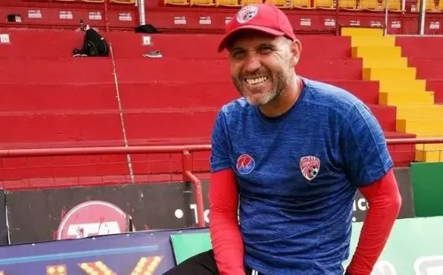 Luis Marín es el principal candidato para sustituir a Andrés Carevic en el banquillo. (Teletica)