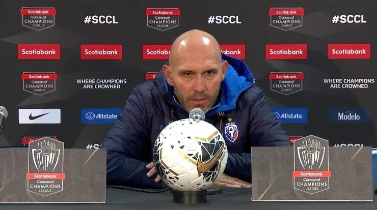 Luis Marín sigue creciendo como gran candidato para quedarse con el banquillo. (El Mundo)