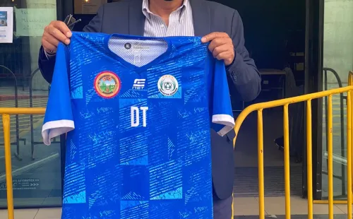 Raúl Arias presentado con el Deportivo Achuapa