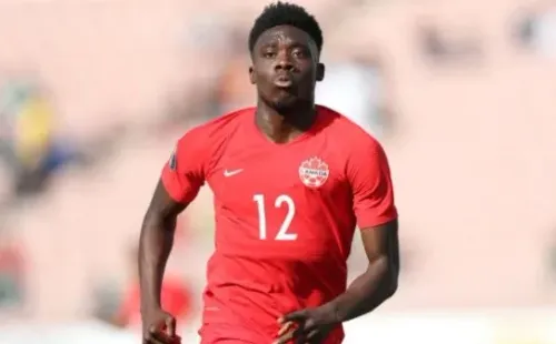 Alphonso Davies con la Selección de Canadá (Getty)
