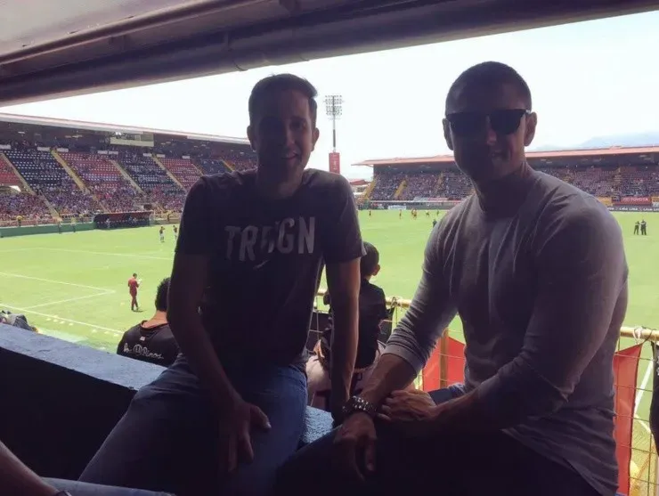 Agustín Lleida y Albert Rudé, el flamante nuevo D.T. de Alajuelense, en el Alejandro Morera Soto (Fuente: Diario La Nación).