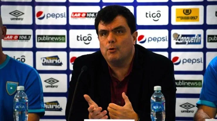 Paiz volvió a insistir con que le gustaría ver a Pinto como DT.