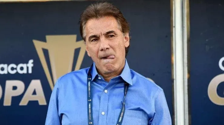 De los Cobos se fue de El Salvador en abril de este año.