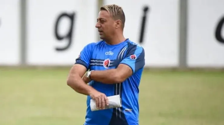 Fue asistente de Pekerman en dos mundiales con Colombia.