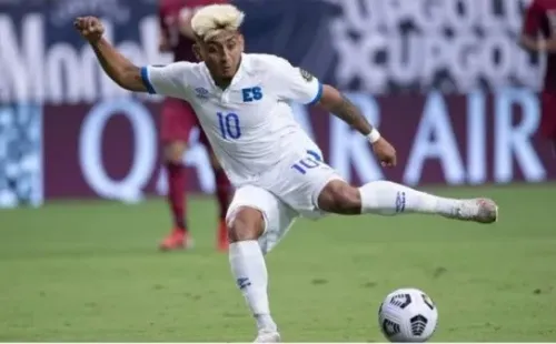 Amando Moreno con la Selección de El Salvador
