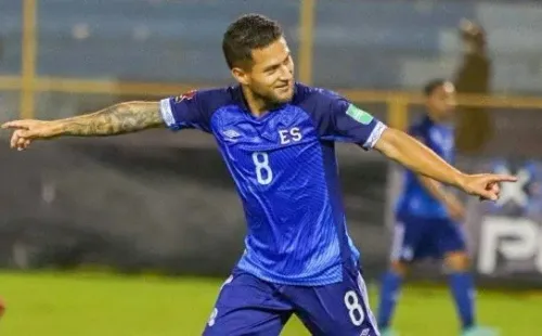 Joshua Pérez con la Selección de El Salvador