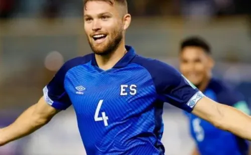 Eriq Zalabeta con la Selección de El Salvador