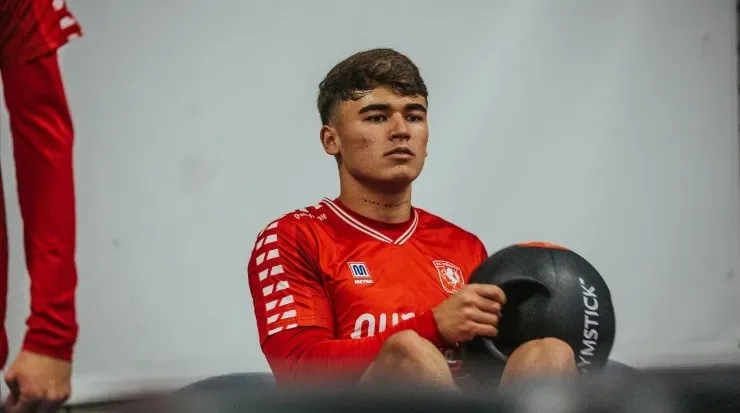 Manfred Ugalde en trabajos de gimnasio con su club (FC Twente Oficial)