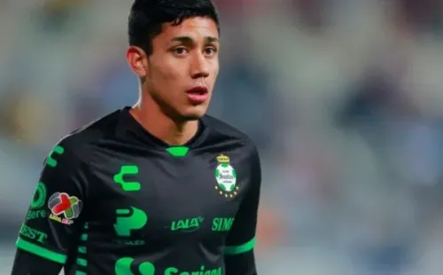 Omar Ocampos con la camiseta del Santos Laguna / Foto: Getty