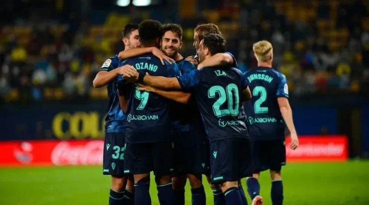 El Cádiz FC celebra la anotación del “Choco” Lozano