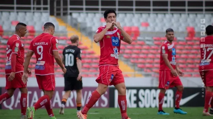 Christopher Meneses celebra el segundo gol del Santos ante el Forge FC de Canadá (Santos Oficial)
