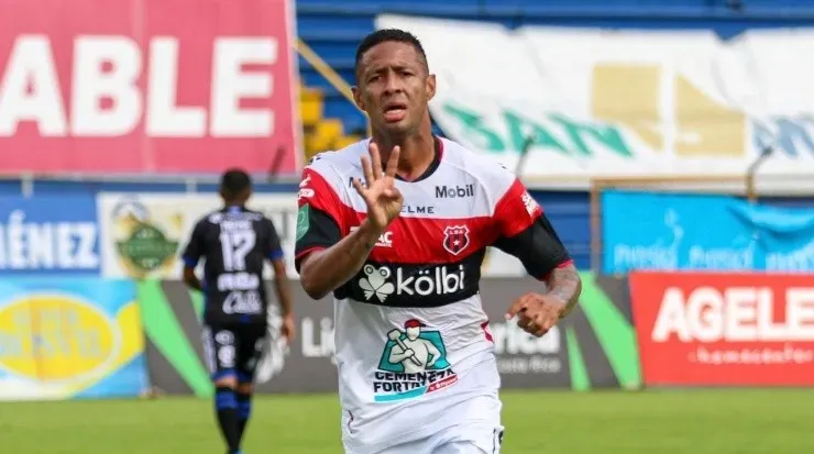 Gabriel Torres celebra su anotación ante Grecia (LDA Oficial)