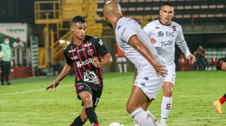 El clásico fue una decepción en cuanto a emociones y propuestas de juego (LDA Oficial)