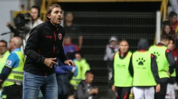 Andrés Carevic, anterior DT de Alajuelense podría ser uno de los candidatos para ocupar el banquillo morado (Andrés Carevic, Instagram)