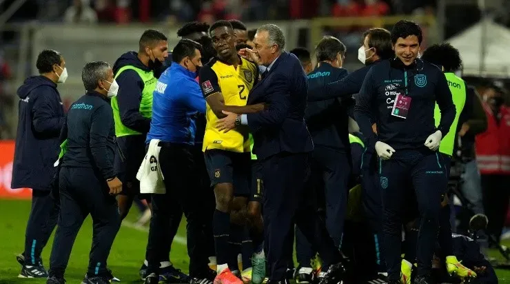 Gustavo Alfaro está cerca de clasificar a Ecuardo al Qatar 2022. (Getty Images)