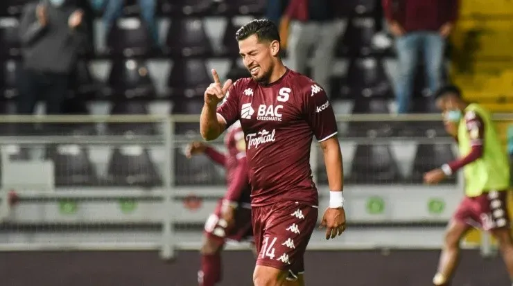 Ariel Rodríguez celebra la anotación morada (Saprissa Oficial)