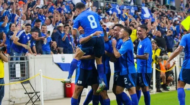 El Salvador celebró el empate ante Ecuardo.