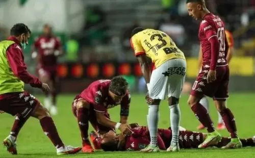 Guzmán tuvo que ser atendido por un golpe en la cabeza.
