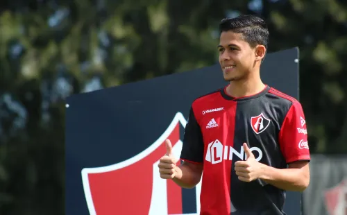 Cristian Cálix con la camiseta del Atlas