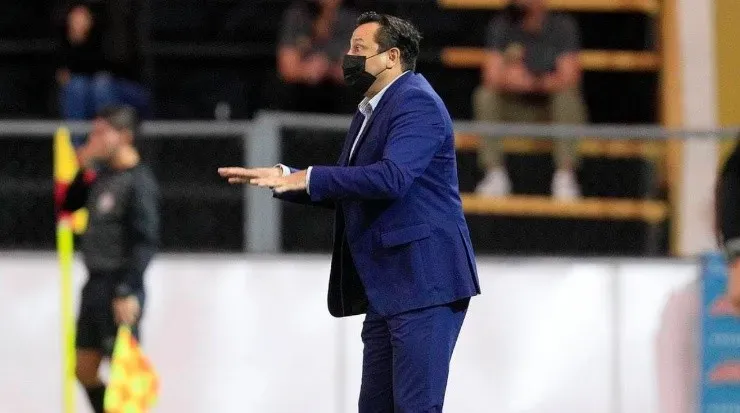 Jeaustin Campos a un paso de volver a ser DT campeón