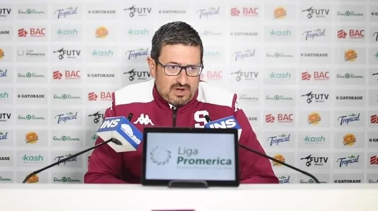 Iñaki Alonso dejó su mensaje de felicitación al Herediano tras conseguir el campeonato (Saprissa Oficial)