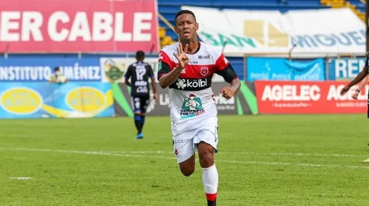 Torres está cerca de abandonar Alajuelense.