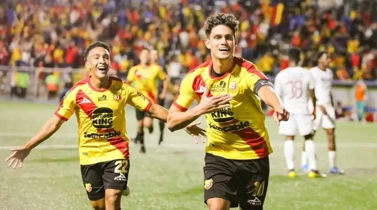 Yeltsin Tejeda celebró con todo su gol ante Saprissa en la Gran Final (CSH Oficial)