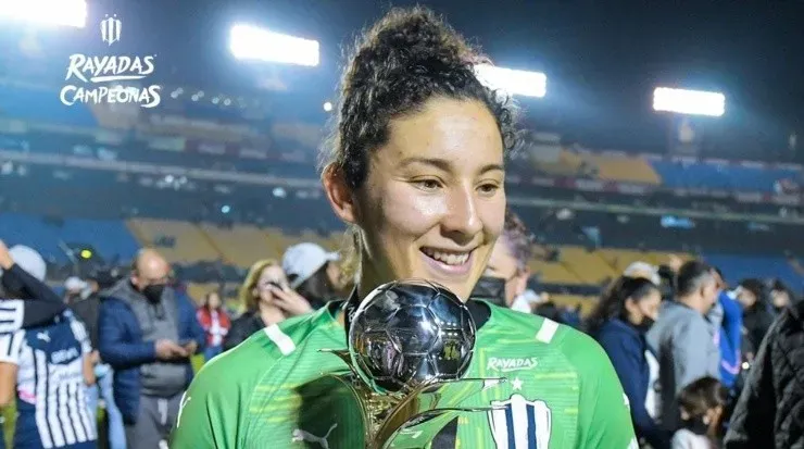 Alejandra Godínezfue la gran figura de las Rayadas deteniendo 3 penales (Rayadas Oficial)