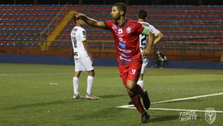'El Chompimpe' seguirá 6 meses más en los toros tras alcanzar los 8 goles en el Apertura (San Carlos)