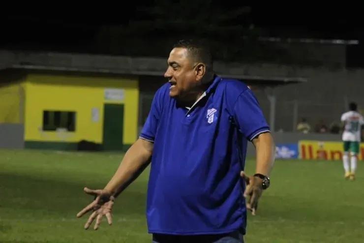 John Jairo López aún no realizó ningún fichaje. Le espera una dura tarea luego de terminar el Apertura en la octava plaza (Honduras Progreso)