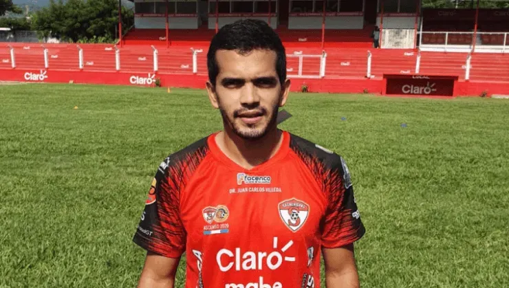 Rivas, ex Sacachispas, abandonó el club cebollero y se embarcará en una nueva aventura (Prensa Libre)